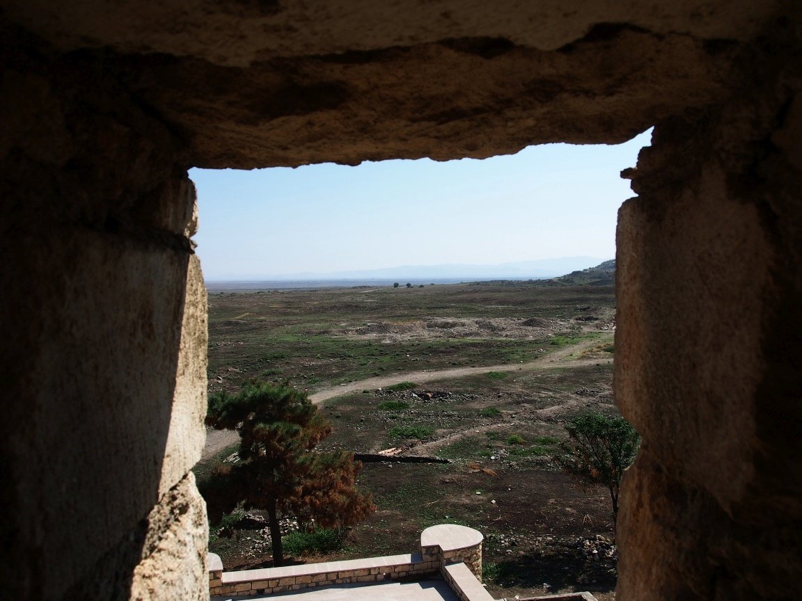 Widok na ruiny Agdam i równinę Azerbejdżanu | Górski Karabach